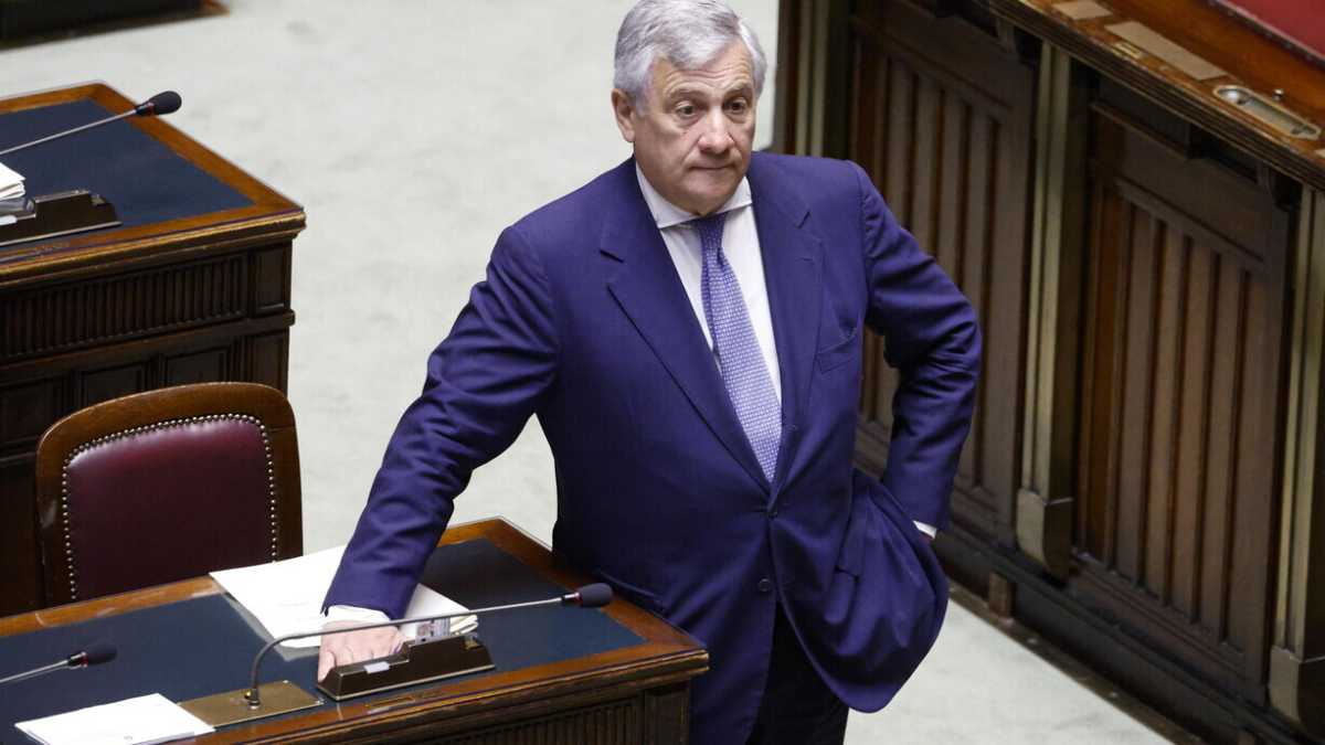 Immagine di "Vota Antonio!". La seconda vita di Tajani-leader di Forza Italia: la corte e le angosce