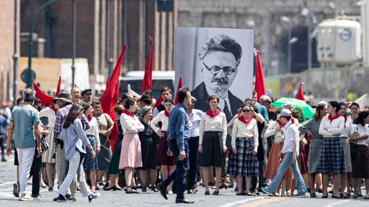 Immagine di Rivoluzionari da ombrellone. Il Csc è assediato dalla destra ma i partigiani sono in vacanza