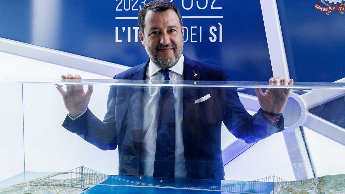 Immagine di Salvini riassegna la autostrade abruzzesi ai Toto. Populisti al casello