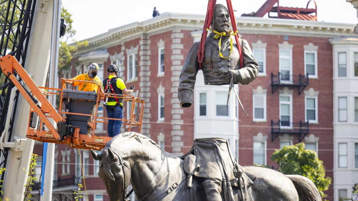 Immagine di La ruota della Cancel Culture. La rimozione delle statue è un’arte antica, ma l’iconoclastia di oggi è diversa