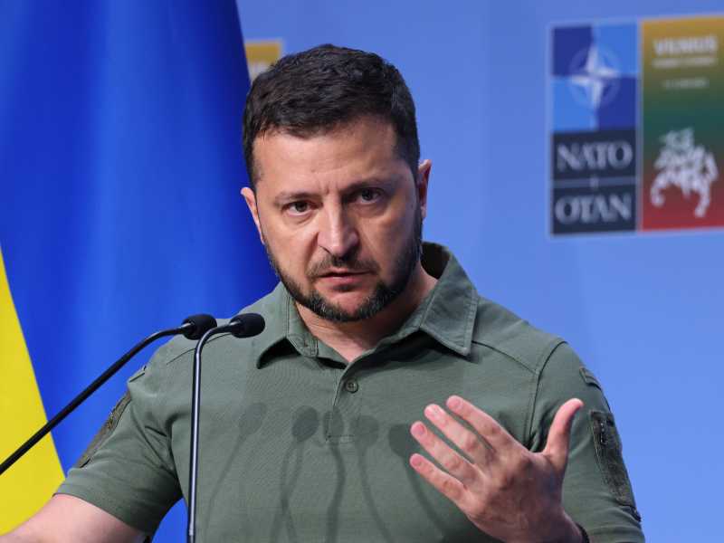 Zelensky si preoccupa di sfuggire agli attentati, Putin alle elezioni
