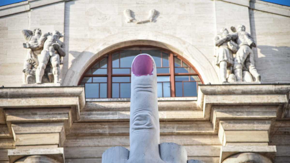 Immagine di Quanto è costata alle banche in una sola giornata di Borsa la tassa sugli extraprofitti