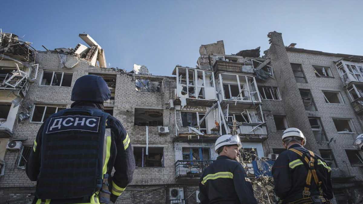 Immagine di In Ucraina Mosca bombarda i soccorritori