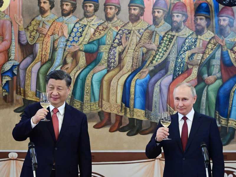 La Cina è in crisi e si aggrappa alla Russia, costi quel che costi