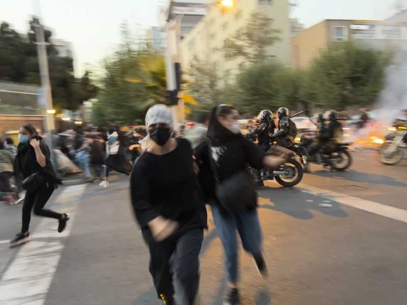 La multa per le iraniane senza velo passa da 12 a 8.500 dollari