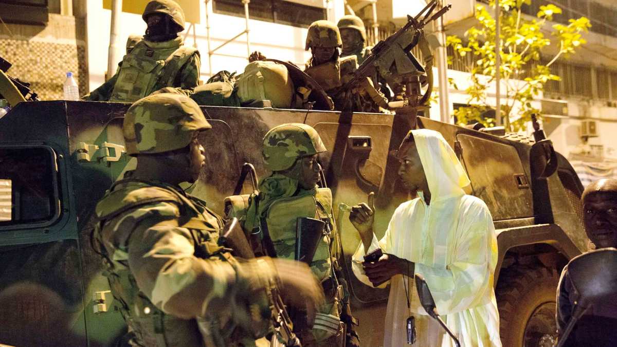 Immagine di I vicini africani del Niger promettono la guerra, i golpisti di uccidere il presidente. La via americana