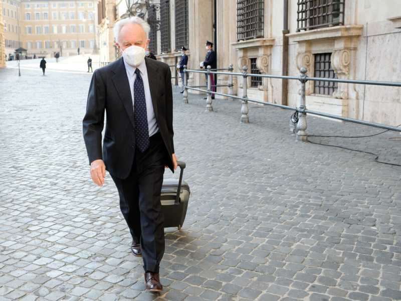 Meloni e l'ingegner Giavazzi: "Vuole intimidirci con i suoi pizzini"