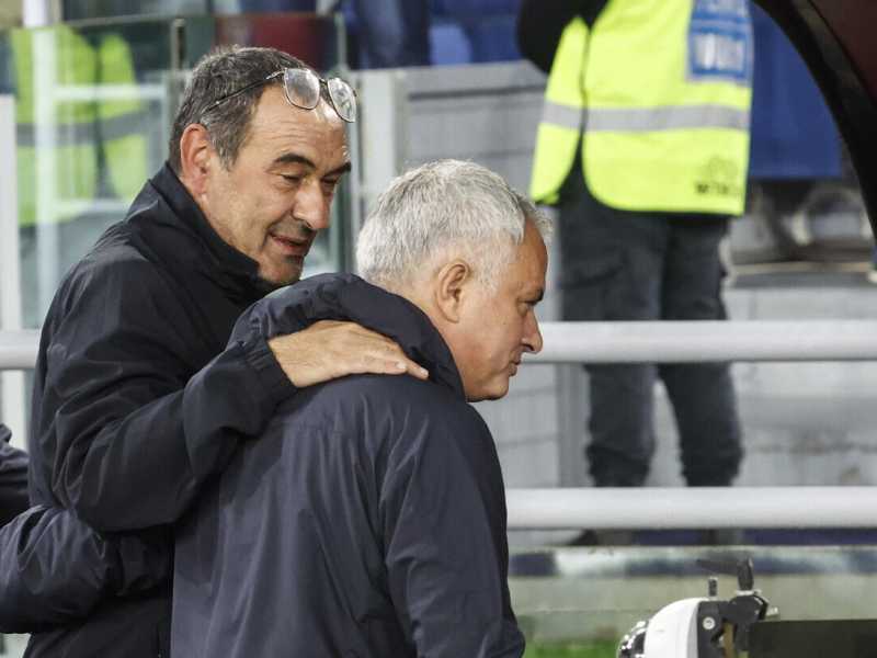  Sarri e Mourinho, foto Ansa