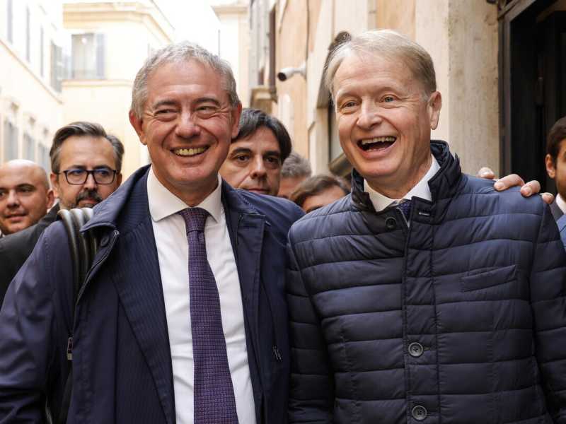Adolfo Urso (a sinistra) e Lucio Malan alla Camera (Ansa/Giuseppe Lami) <br />