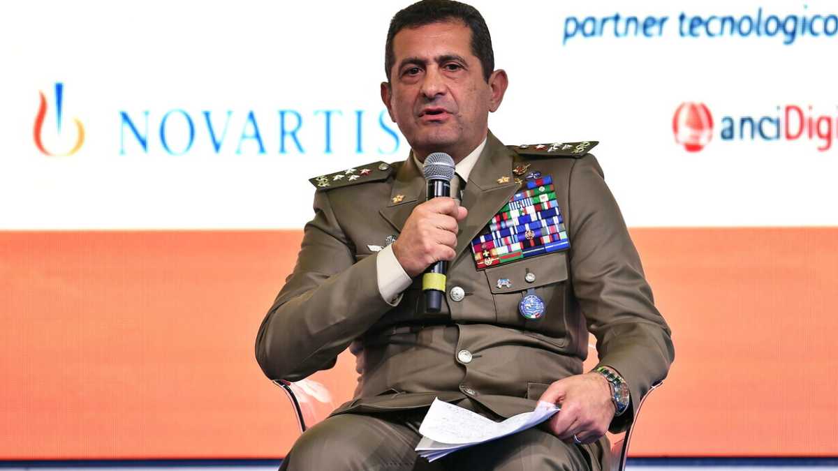 Immagine di “I soldi non dipendono da me”. Gli imbarazzi di Figliuolo nella baruffa tra Meloni e Bonaccini