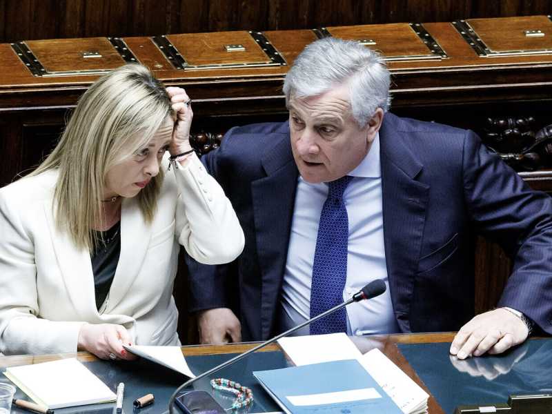 Il doppio sfregio di Meloni a Tajani. Che si sfoga: "No, così non va"