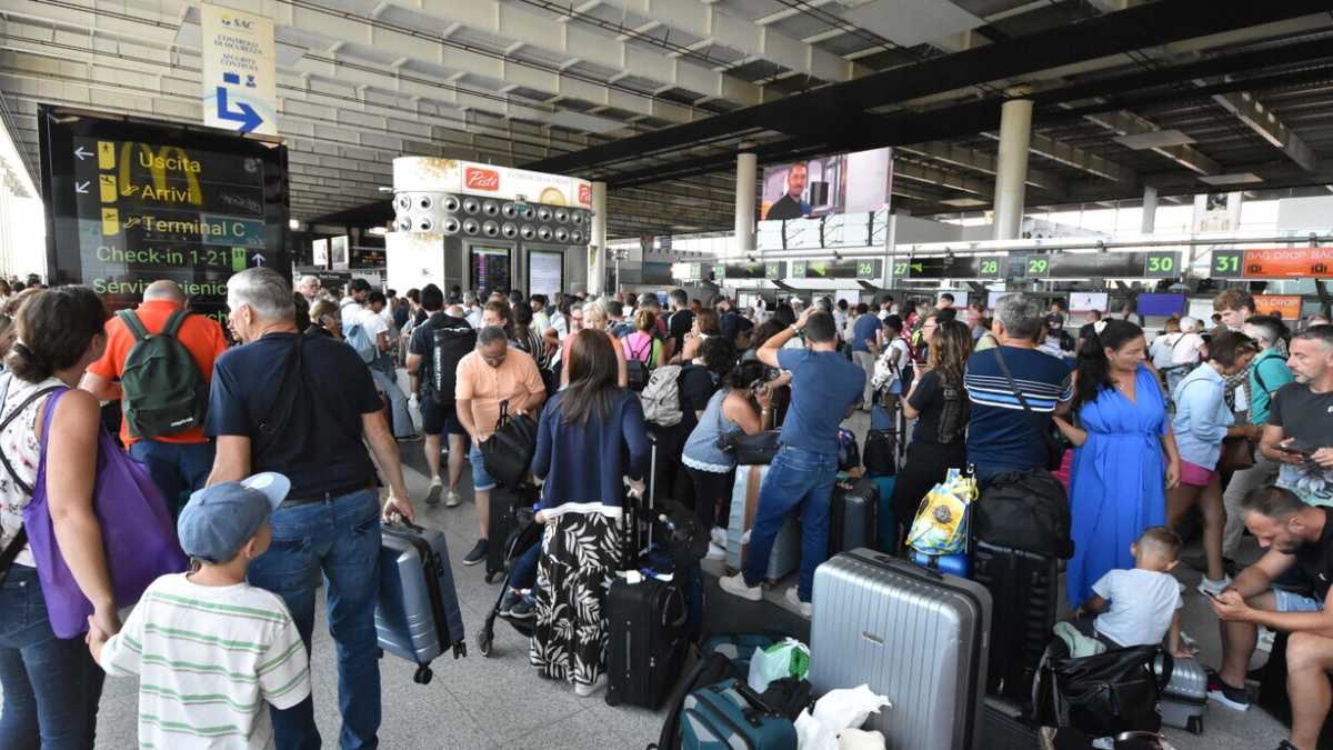 Immagine di Sicilia in "preallarme" per l'attività dell'Etna. Ma l'aeroporto di Catania resta operativo