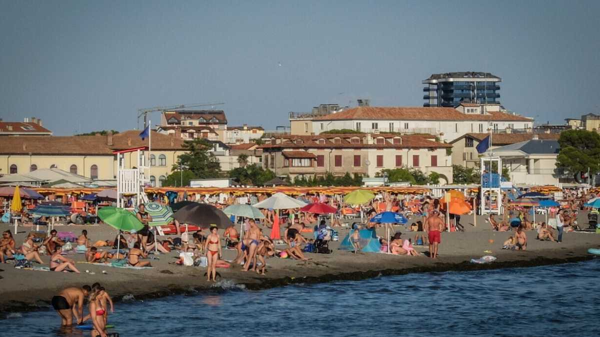 Immagine di Compendio di chiacchiere da sdraio, lettino dello psicanalista dei fatti pubblici