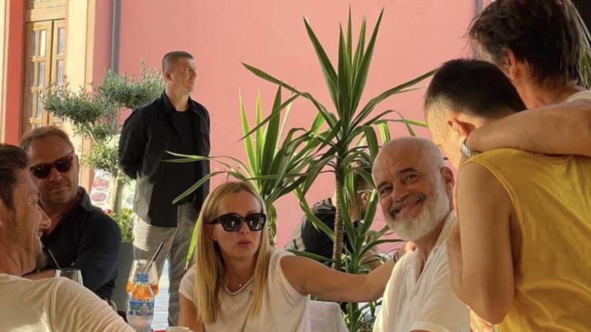 Immagine di Meloni in Albania con Rama: "Grazie Giorgia, è stato un onore"