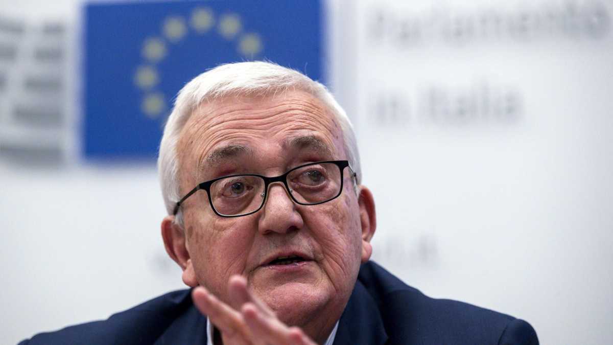 Immagine di Borghezio: "Sull'immigrazione Salvini sta tradendo milioni di elettori della Lega"