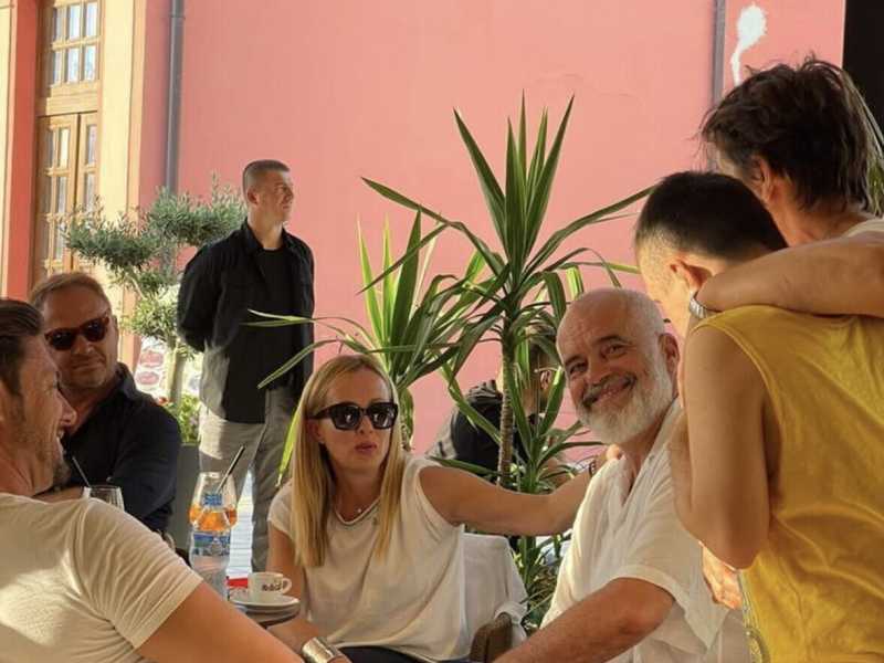 Meloni in Albania con Rama: "Grazie Giorgia, è stato un onore"
