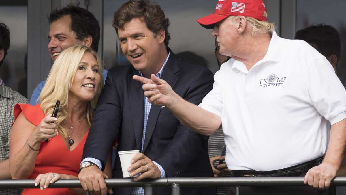 Immagine di Trump punta su Carlson. L’ex presidente potrebbe non andare al dibattito per le primarie