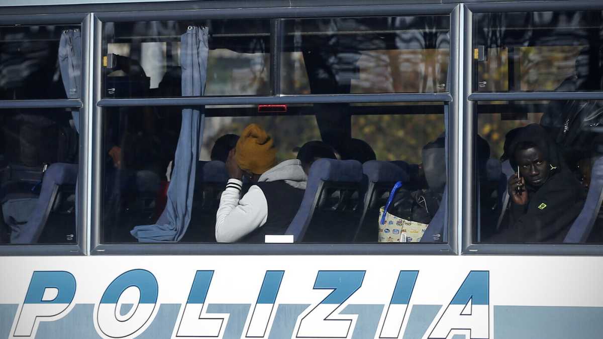 Immagine di I nuovi criteri per la distribuzione dei migranti agitano il centrodestra