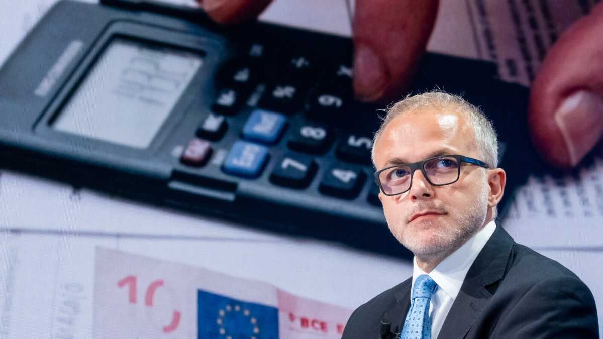 Immagine di "Al via controlli incrociati sui conti correnti". Il capo dell'Agenzia delle Entrate spiega la stretta