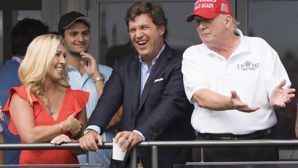 Immagine di Trump e Carlson, gli indie boys che snobbano le origini e il dibattito del GoP