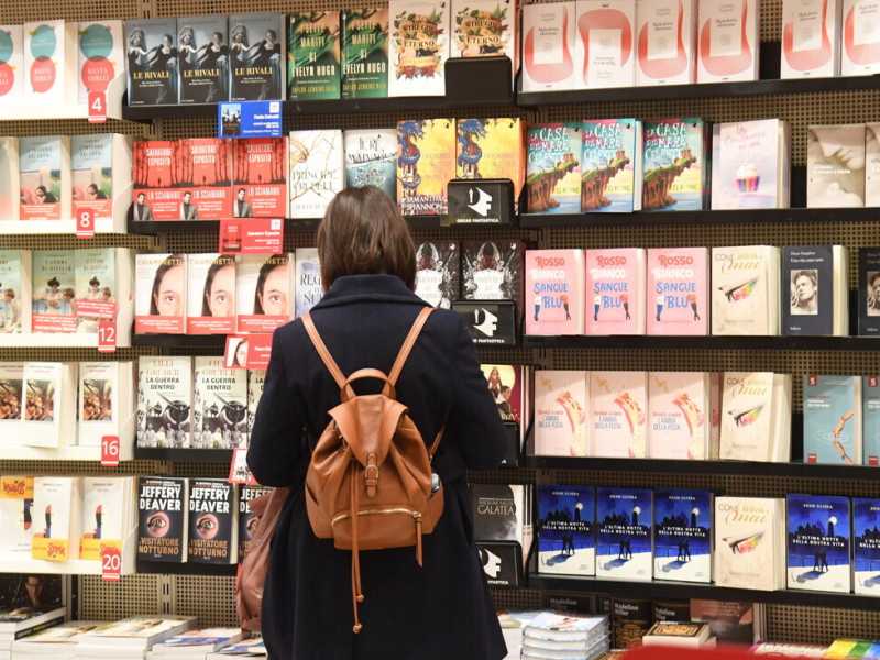 Vannacci e il manuale per il concorso all'Agenzia delle Entrate: i gusti degli italiani nella classifica Amazon