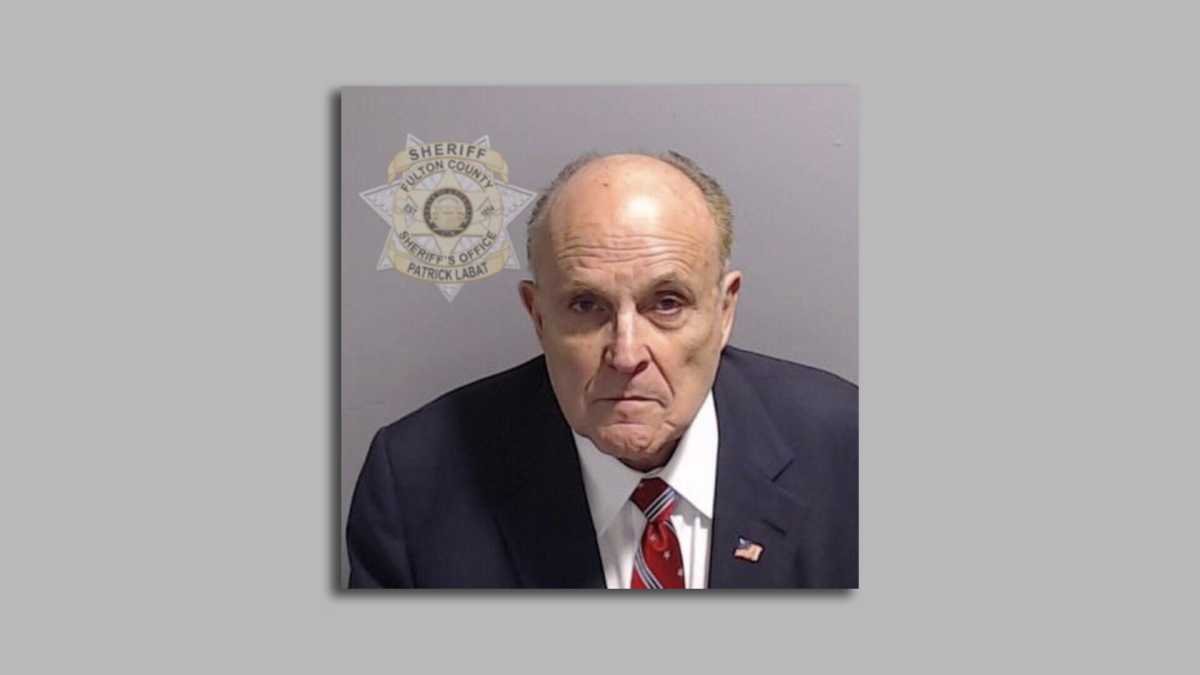 Immagine di Fulton Prison Blues. In uno scatto il grottesco destino di Giuliani, da sceriffo a teppista