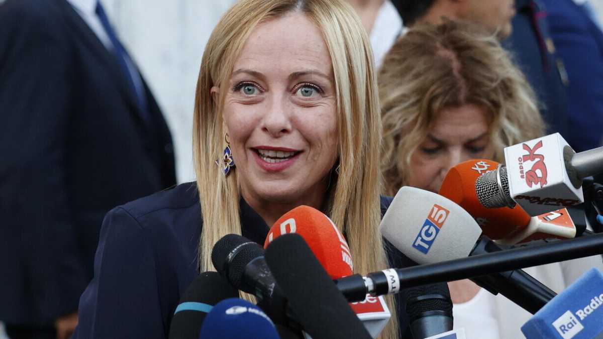 Immagine di Blitz di Meloni: a Fazzolari la comunicazione del governo, ad Arianna la segreteria politica di FdI