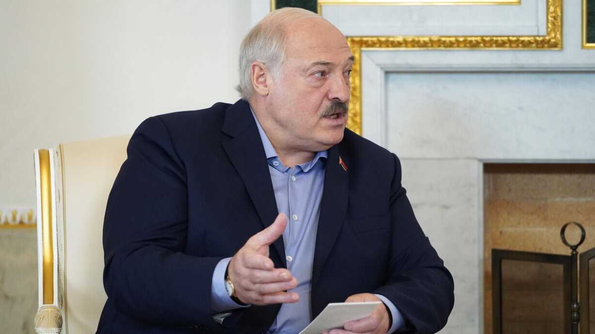Immagine di Lukashenka parla dei suoi avvertimenti a Prigozhin e vuole la Wagner ancora a Minsk