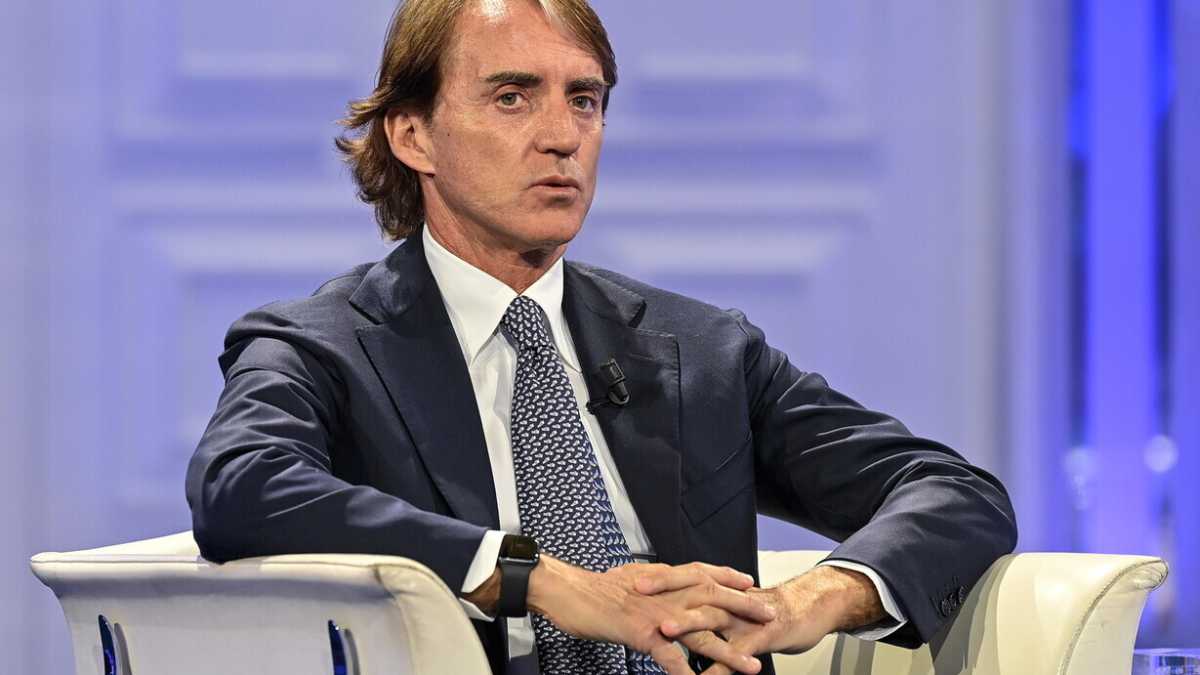 Immagine di Più soldi a Roberto Mancini