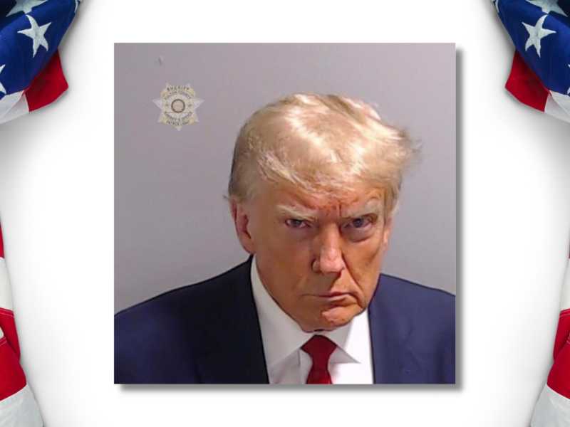 La quarta incriminazione di Trump ha portato alla prima foto segnaletica di un presidente americano