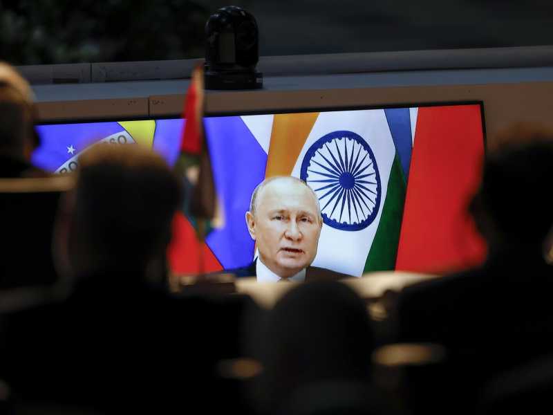 L'unica cosa certa, per ora, è che Vladimir Putin è vivo
