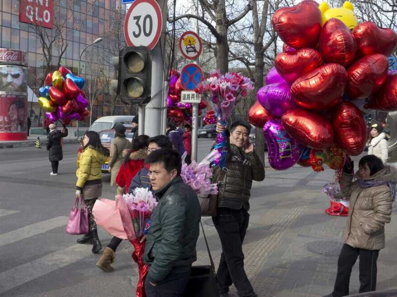 Niente San Valentino, matrimoni o figli. I "no" delle nuove generazioni in Cina