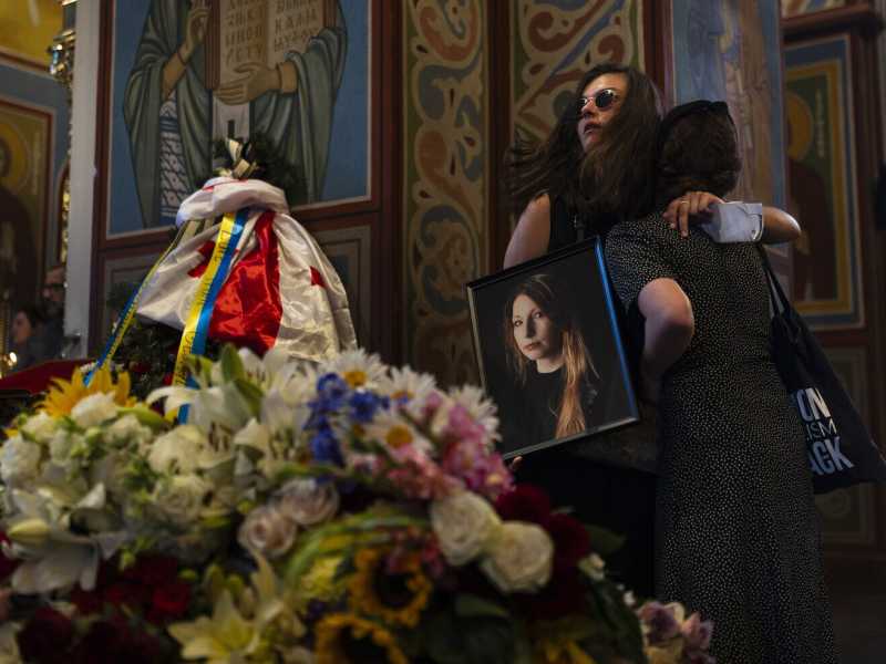 Il funerale a Kyiv di Victoria Amelina, morta nel ristorante di Kramatorsk bombardato dai russi il 27 giugno (LaPresse)&nbsp;<br />