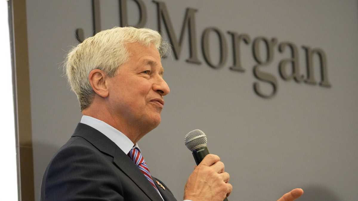 Immagine di Dimon dice che JP Morgan durerà più dei comunisti cinesi, Pechino si offende, Dimon si scusa