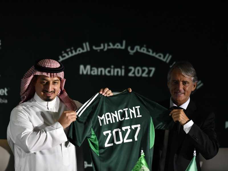 La presentazione di Mancin come nuovo allenatore dell'Arabia Saudita (Ansa)