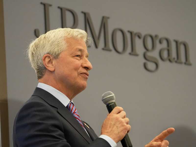 Dimon dice che JP Morgan durerà più dei comunisti cinesi, Pechino si offende, Dimon si scusa