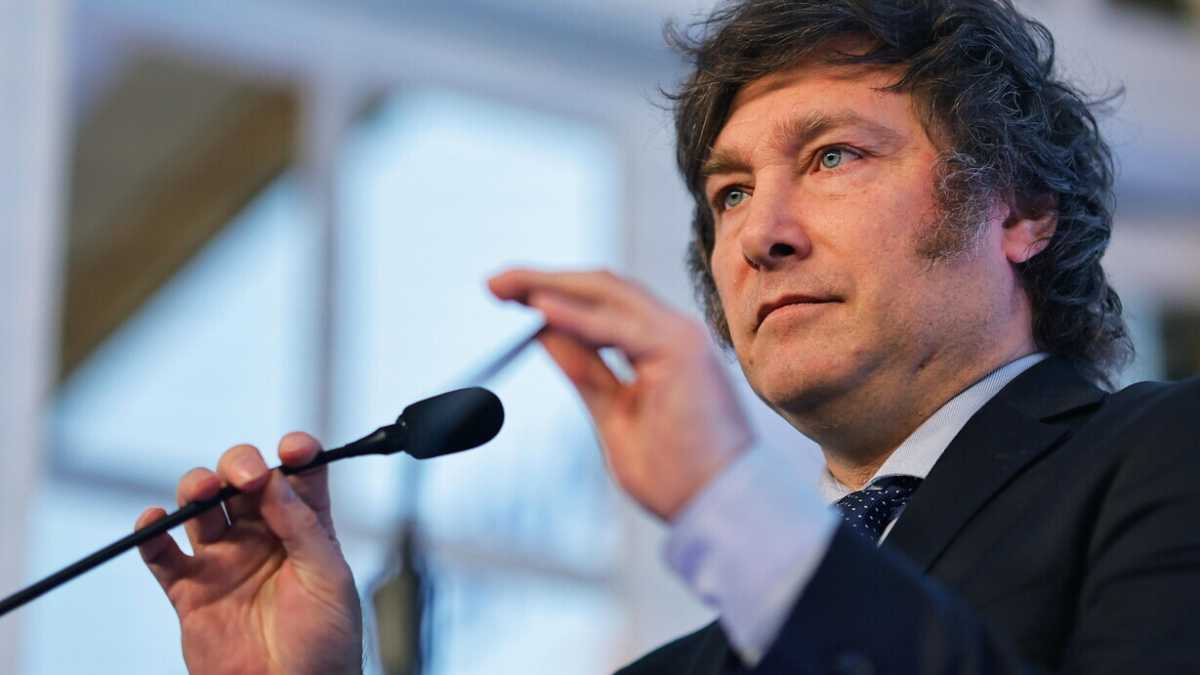 Immagine di Javier Milei insulta il Papa e i cattolici argentini apprezzano