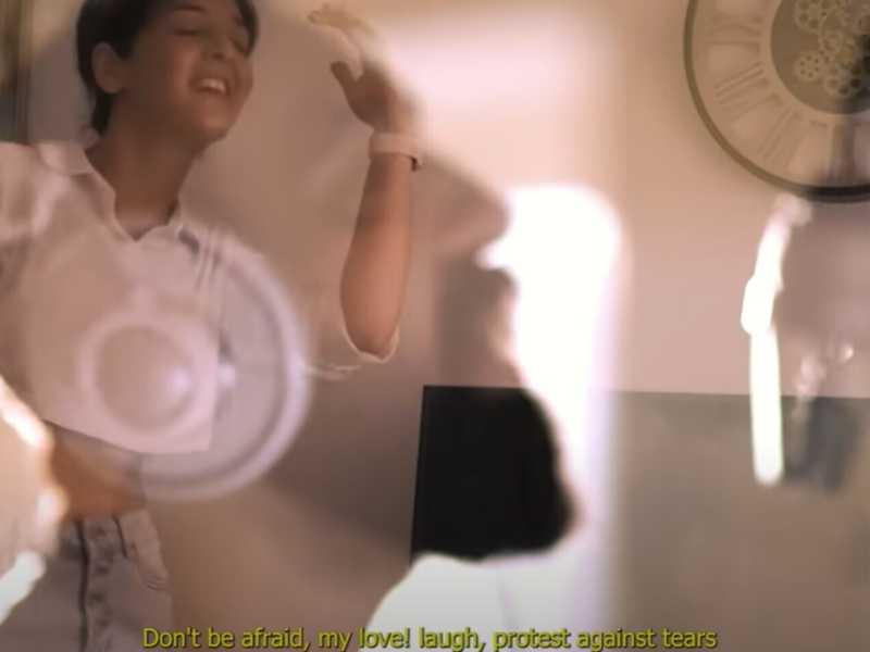 Un'immagine tratta dal video della canzone di Mehdi Yarrahi (Youtube)