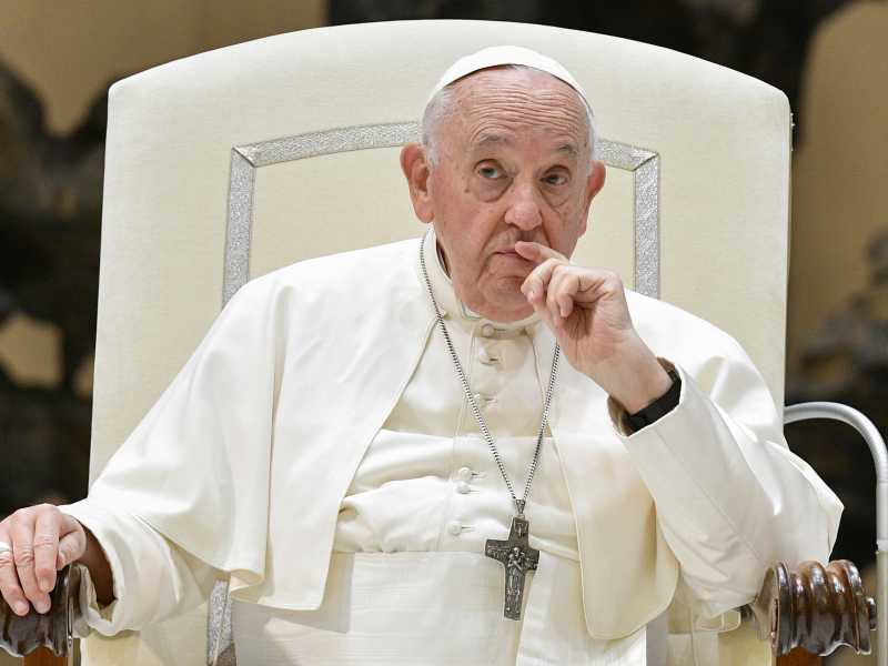 Il Papa ci ricasca, elogia i russi e crea un incidente diplomatico