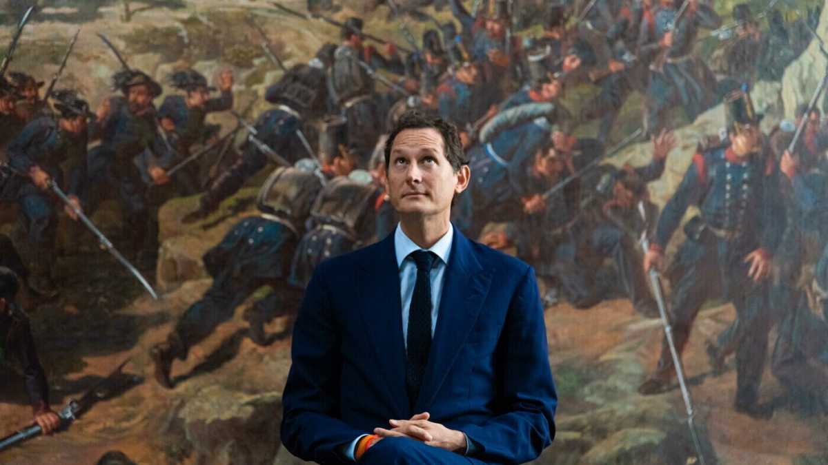 Immagine di John Elkann lascia una presidenza ma si ritrova pieno di cugini