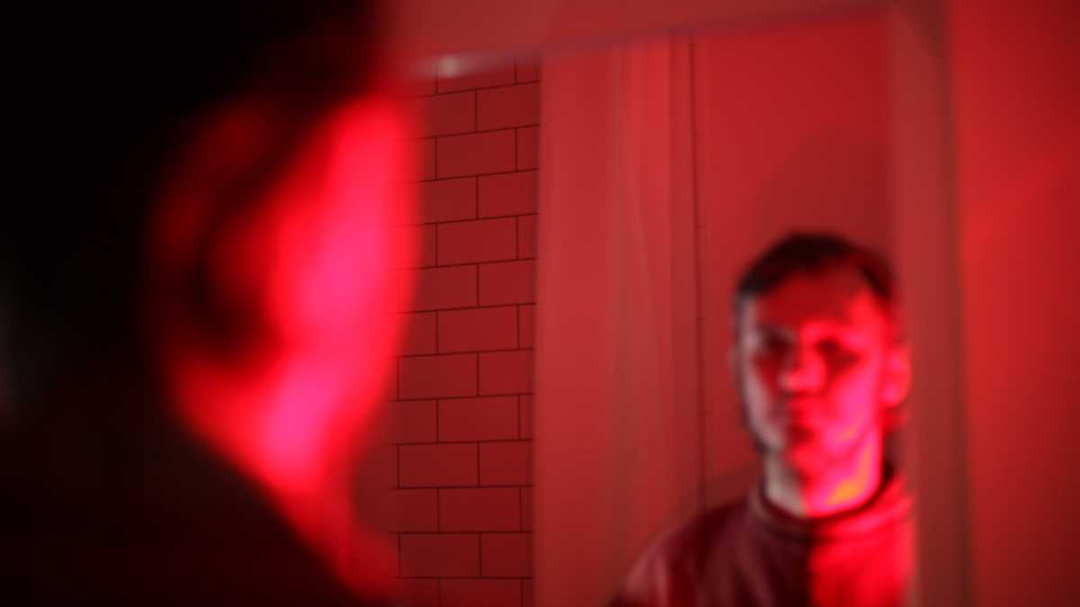 Immagine di L'utilità di guardarsi allo speccio (e sputarsi in un occhio)