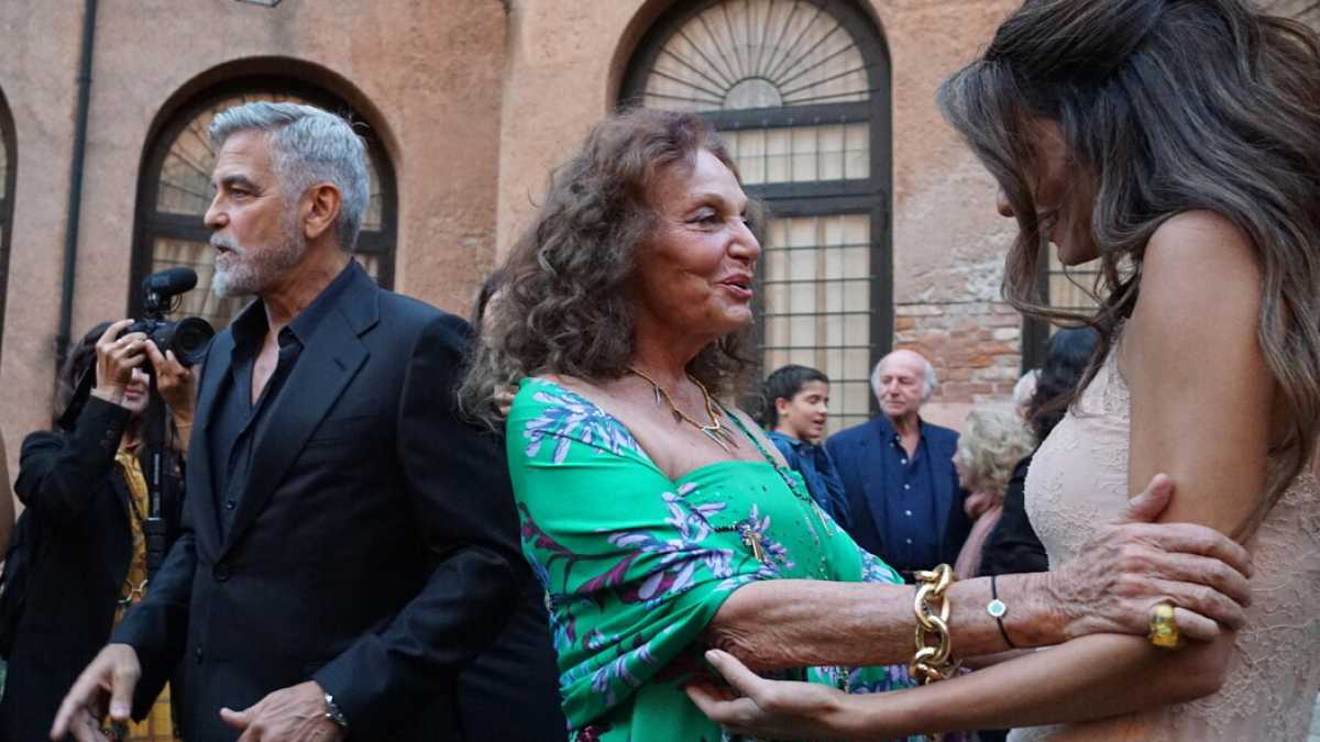 Immagine di Con George Clooney e Amal Alamuddin, Diane von Fürstenberg accende su di sé le luci di Venezia