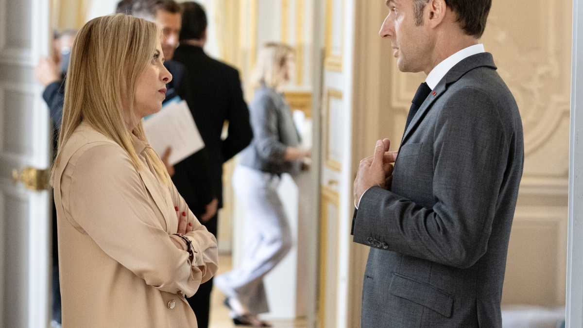 Immagine di Ecco l’uomo di Macron in Libia. Per l’Italia è una débâcle