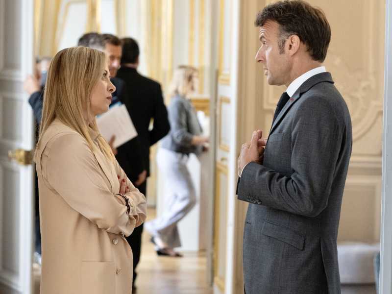 Giorgia Meloni ed Emmanuel Macron (foto LaPresse)