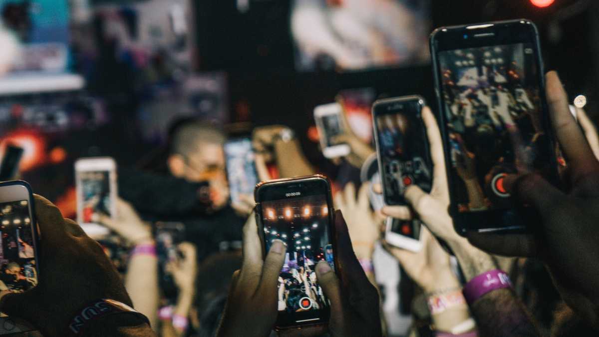 Immagine di Il nuovo mondo post 2007. Con lo smartphone siamo diventati tutti soggetti attivi di scrittura pubblica