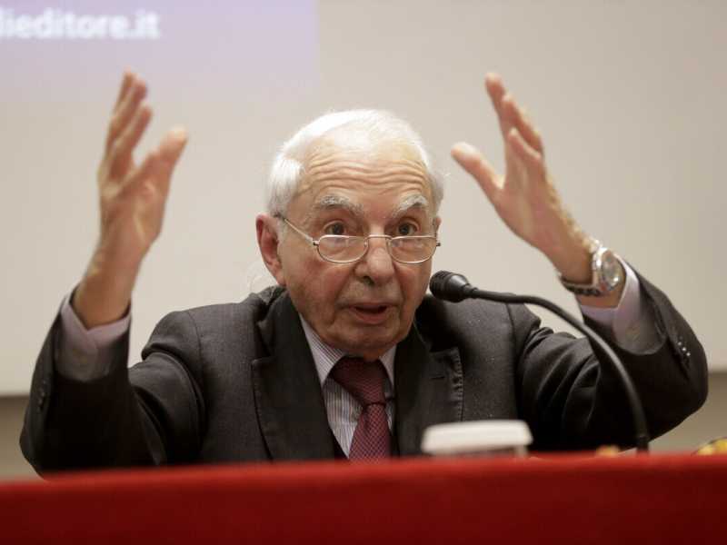 Strage di Ustica, la versione di Giuliano Amato: "Opera dei francesi, Craxi informò Gheddafi. Macron si scusi"