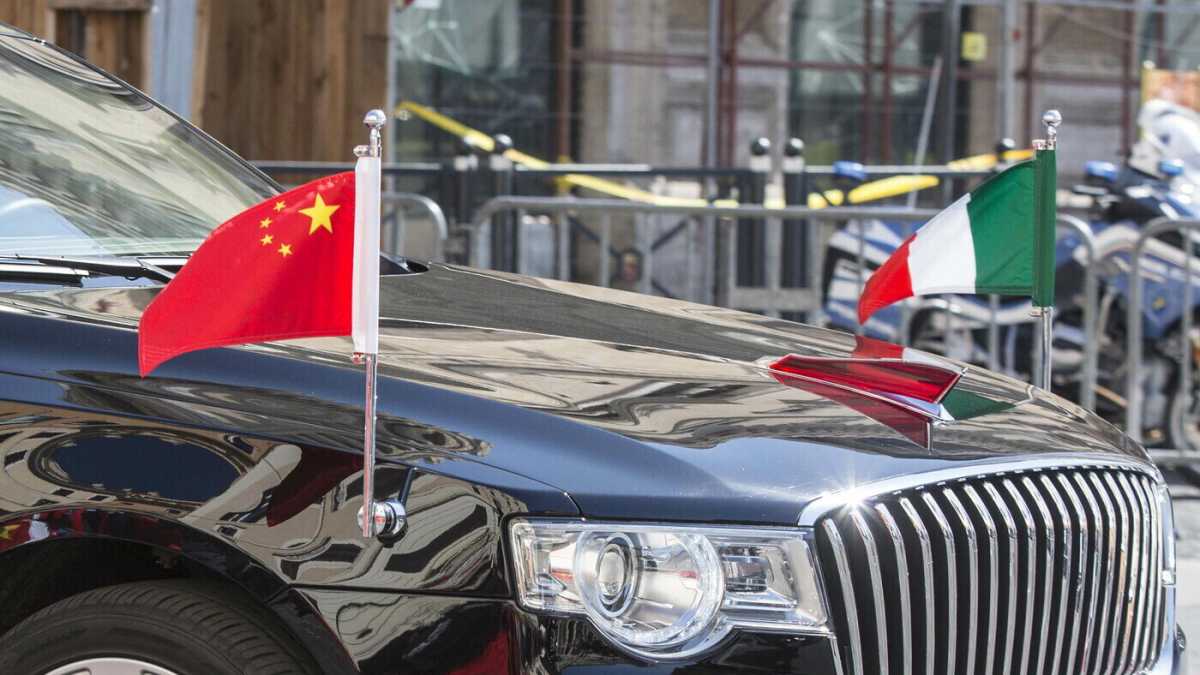 Immagine di Meloni, la Via della seta e una domanda: quando andrà a dirglielo a Xi?