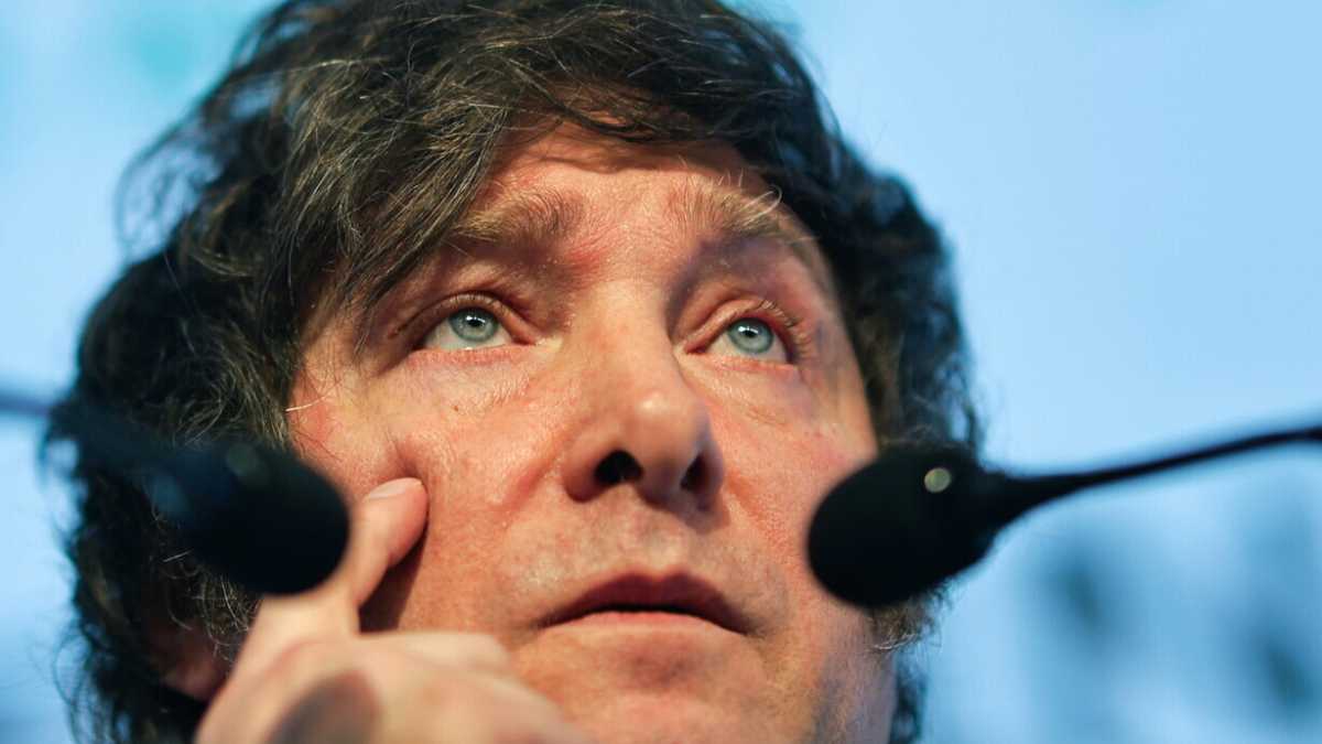 Immagine di Chi è Javier Milei, “el loco” alla conquista dell’Argentina che dice di parlare con Dio ed è contro Papa Bergoglio