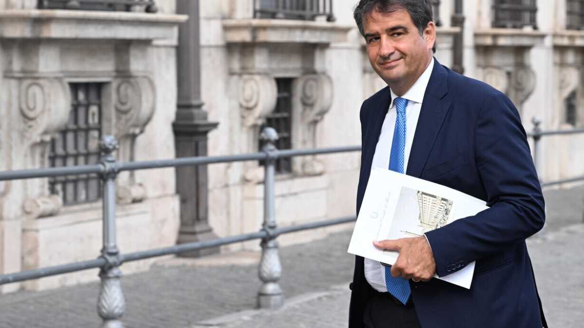 Immagine di Fitto vola a Bruxelles per trattare sulle modifiche del Pnrr: in ballo la quarta rata da 16,5 miliardi