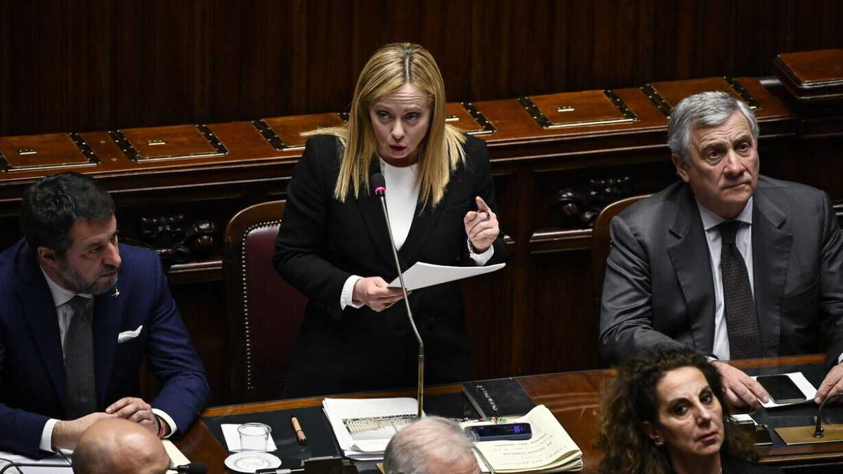 Immagine di FdI (in calo) è al 28, 2 per cento. Crescono i partiti di opposizione